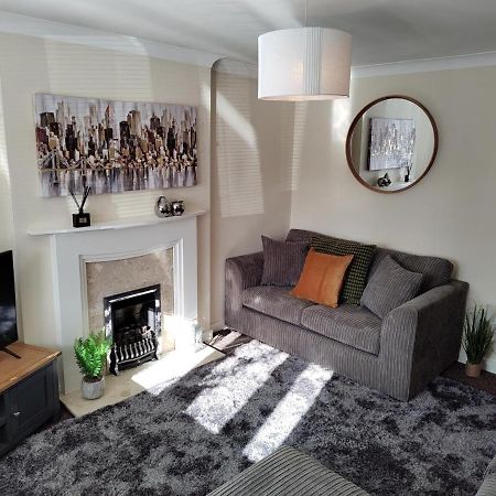 Wentworth Drive Contractor And Family 3 Bed Home Грентем Екстер'єр фото