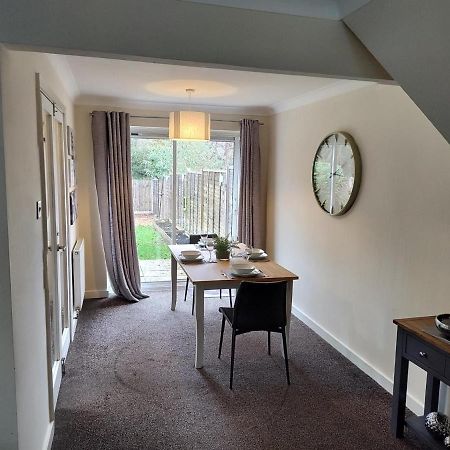 Wentworth Drive Contractor And Family 3 Bed Home Грентем Екстер'єр фото