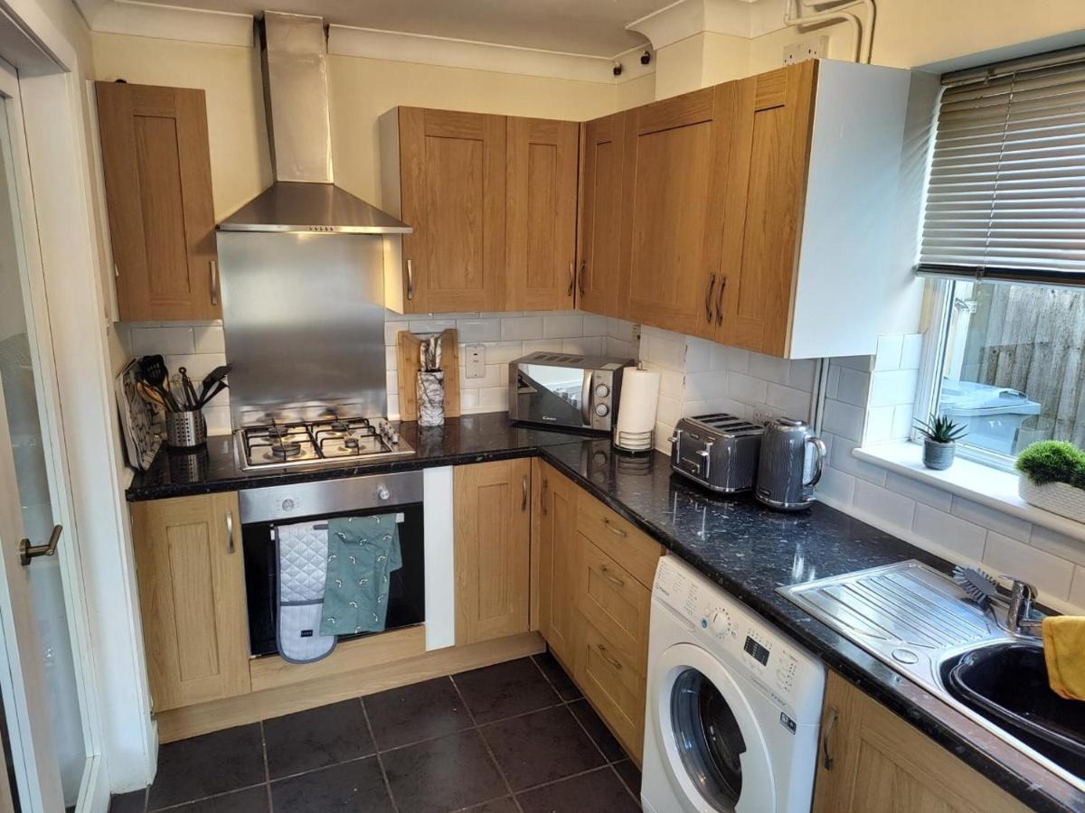 Wentworth Drive Contractor And Family 3 Bed Home Грентем Екстер'єр фото