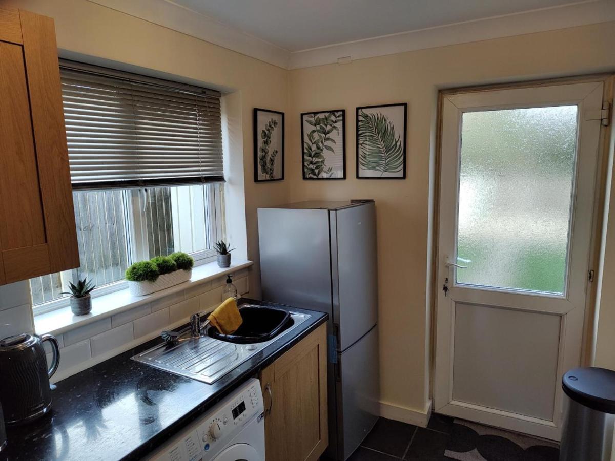 Wentworth Drive Contractor And Family 3 Bed Home Грентем Екстер'єр фото